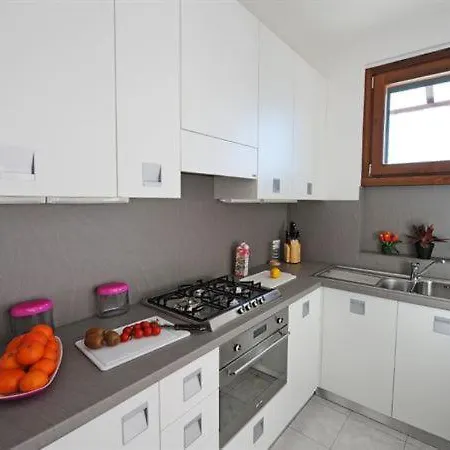 Fiumelatte Sleeps 6 바레나
